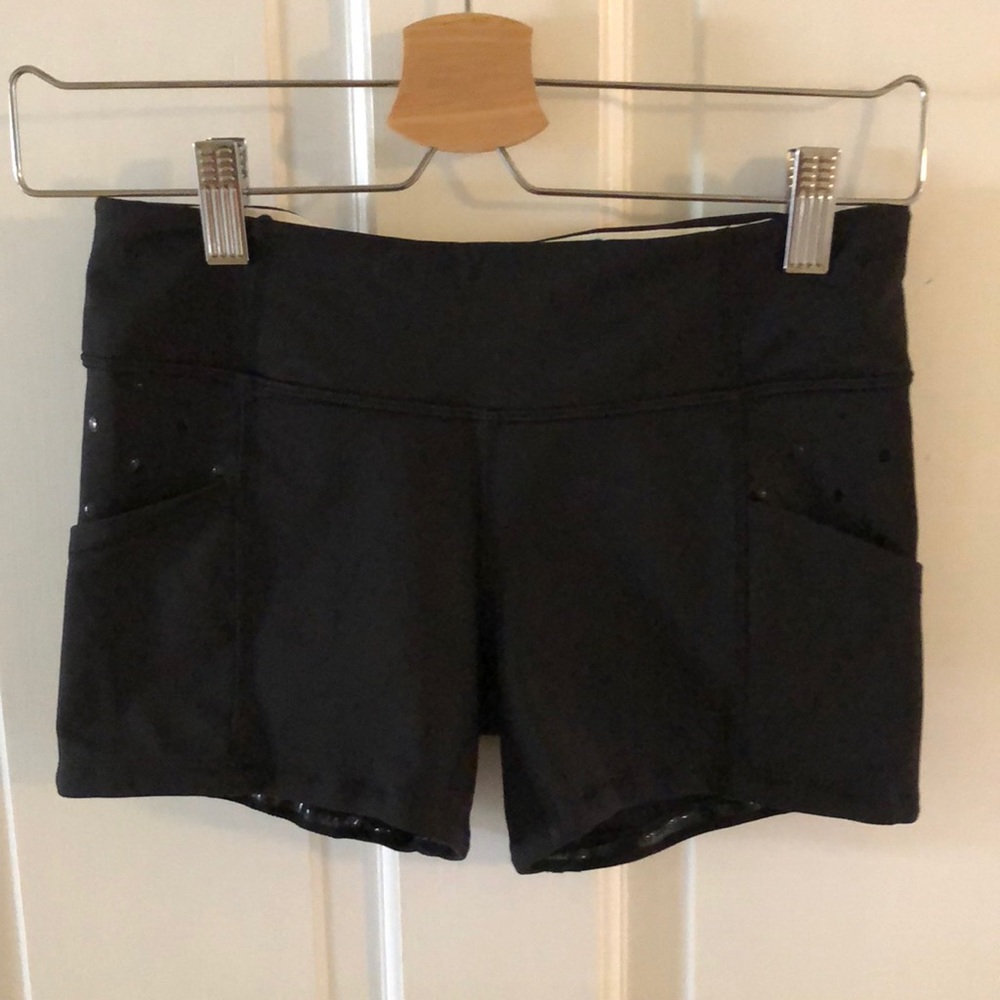 Lululemon run: dart and dash seawheeze shorts